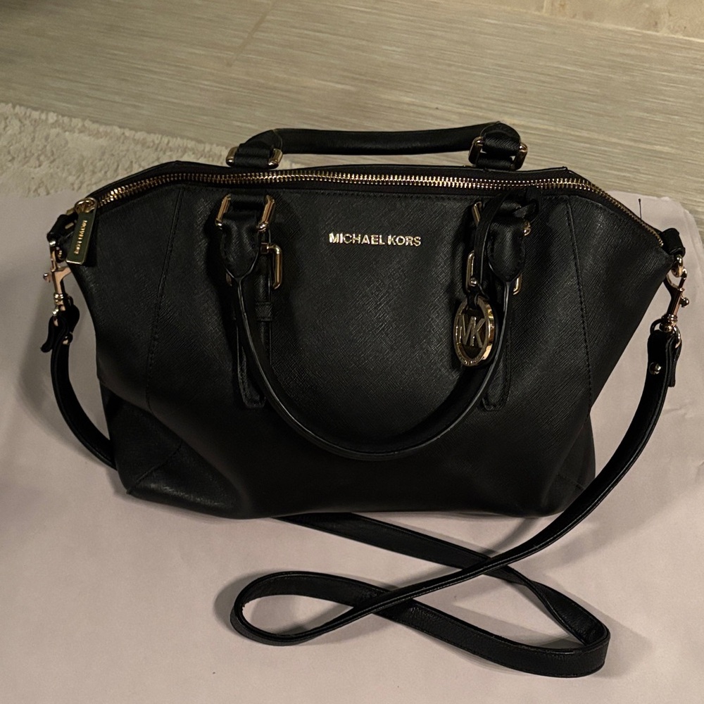 Michael Kors Carson Medium Black Saffiano Satchel Crossbody only used once.